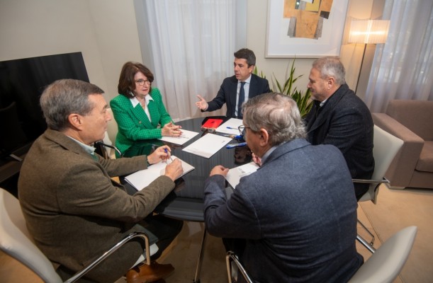Sanidad pacta con la UA y la UMH las prácticas de Medicina y Enfermería en los hospitales de Alicante