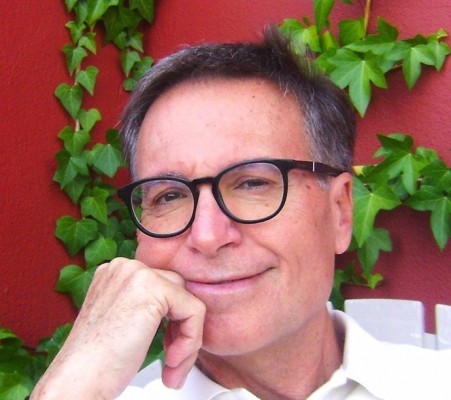El periodista y escritor Miquel Martínez presenta en Finestrat su libro 'Mi vida en los objetos'