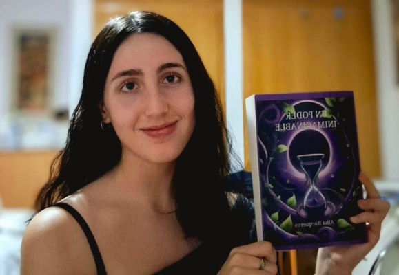 Alba Barqueros presenta en Cartagena su primera novela: 