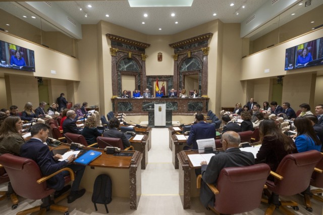 Vox retira su propuesta para eliminar las ayudas a patronal y sindicatos, pero el PP se compromete a reformar la ley que regula estas subvenciones