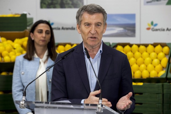 Feijóo busca el apoyo de los agricultores y defiende en Librilla una Ley de Fiscalidad Agraria