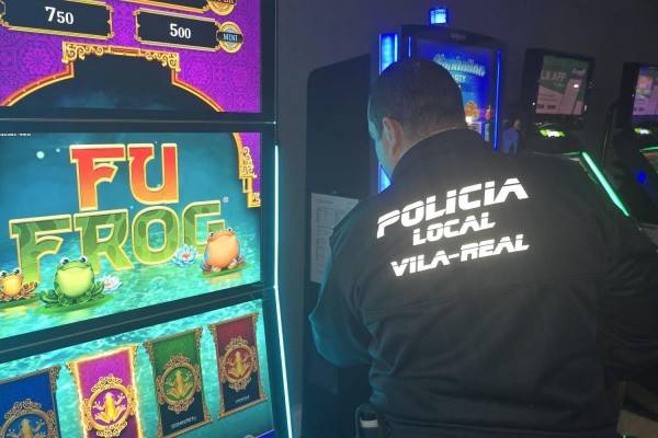 La Policia de Vila-real inspecciona els salons de joc amb motiu del Dia mundial del joc responsable