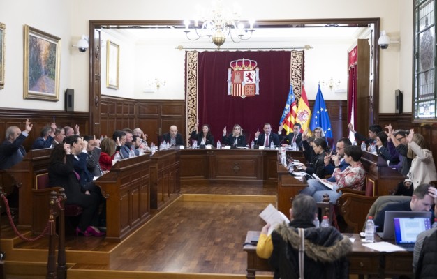 La consulta sobre la lengua y el 8M agita el consenso en la Diputación de Castellón por la Dana 