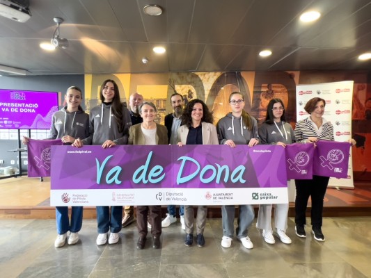 València celebra en la calle los actos del programa Va de Dona para visibilizar la presencia de la mujer en la pilota valenciana 