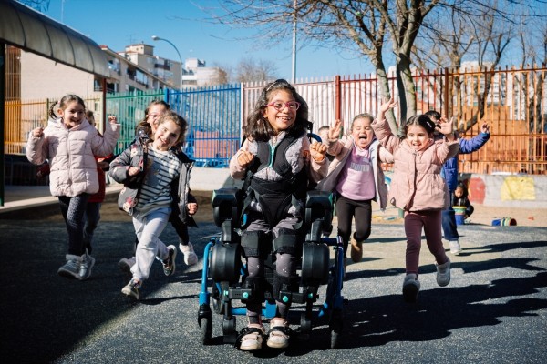 Investigadores españoles desarrollan el primer exoesqueleto pediátrico para uso en entornos cotidianos