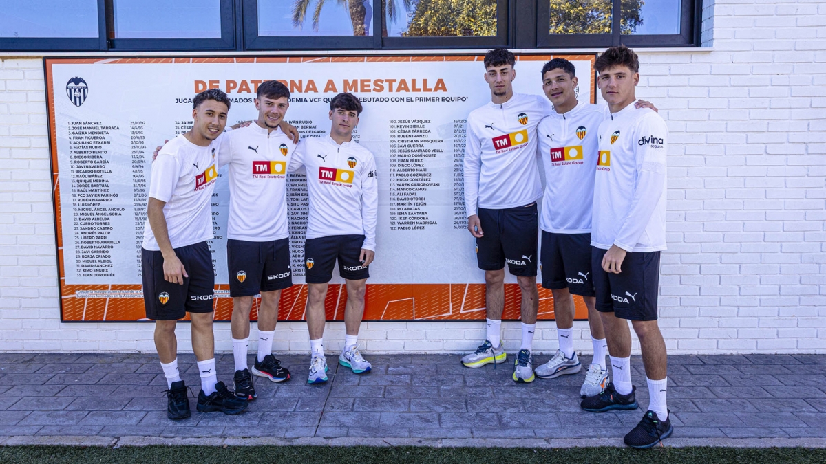 'De Paterna a Mestalla', un mural que no deja de crecer en el aniversario de la Ciutat Esportiva