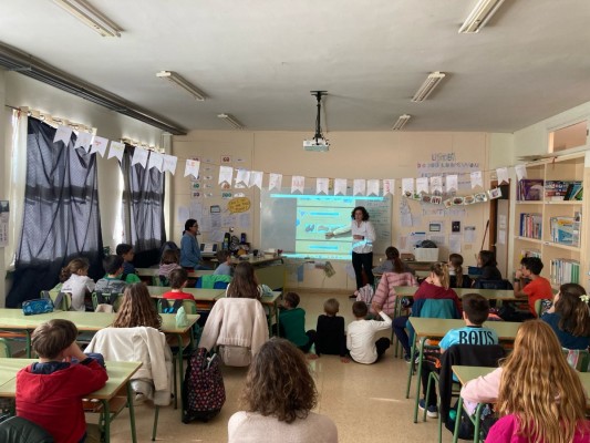 Vithas Castellón organiza un Aula Salud Colegios en el Día mundial de la mujer y la niña en la ciencia