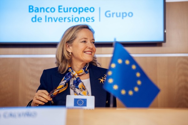 Calviño busca doblar las inversiones del BEI en seguridad y defensa este año, hasta 2.000 millones