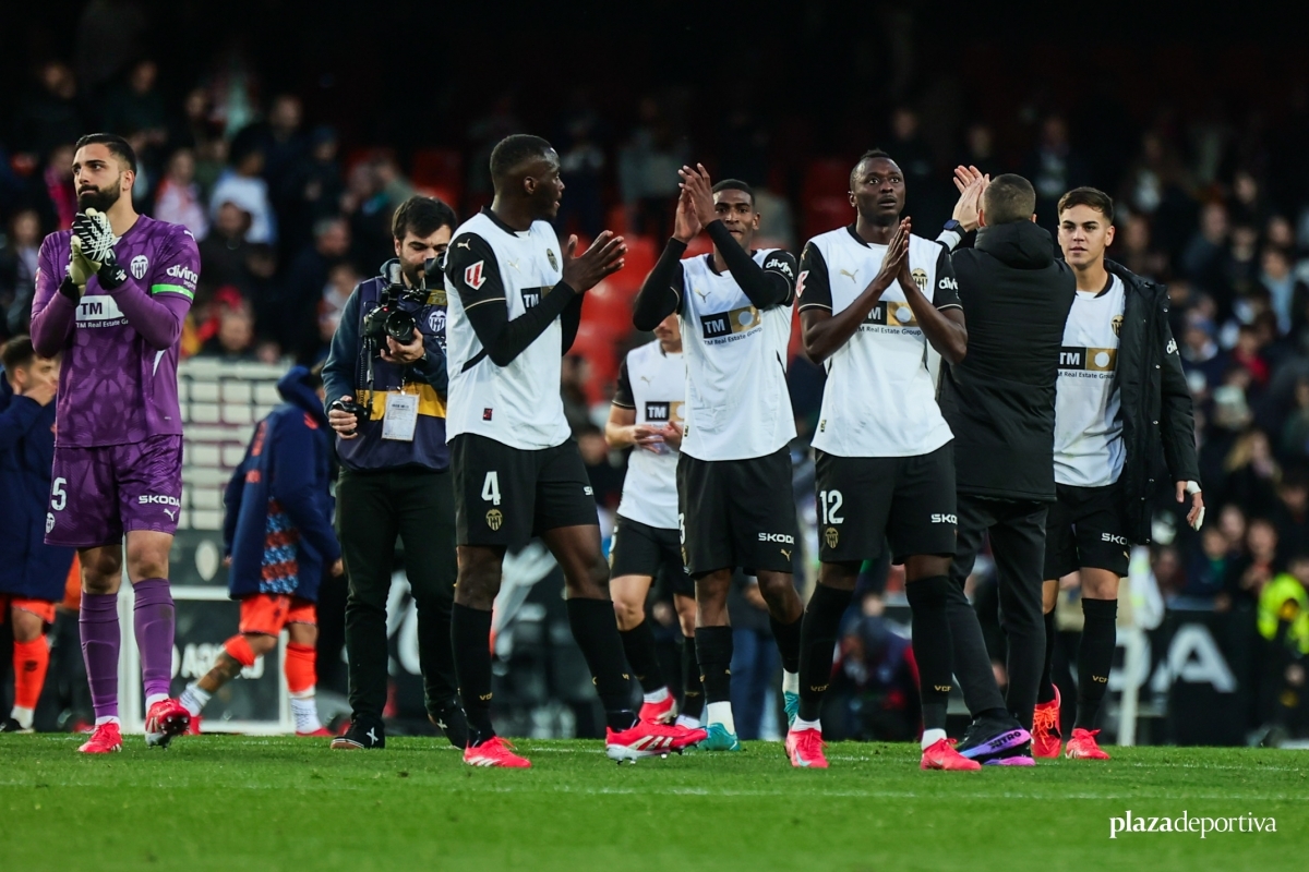 El Valencia puede salir del descenso ante el Atlético pero un triunfo no se lo asegura