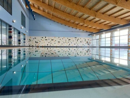 El Campello firma la última prórroga de la piscina, a esperas de llevar a pleno la licitación
