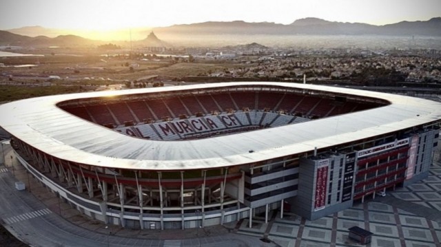 Multa de 2.000 euros y apercibimiento de cierre del estadio tras el Murcia-Sevilla Atlético
