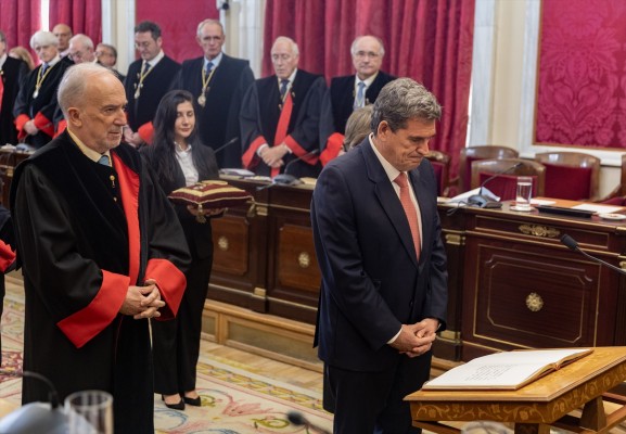Escrivá toma posesión como consejero nato del Consejo de Estado y espera ser 