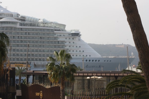 El primer gran crucero del año atraca en Cartagena: el Allure of the Seas arriba con más de 5.000 pasajeros
