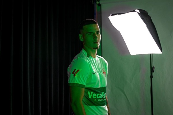 El Elche ata a Barzic hasta junio de 2028