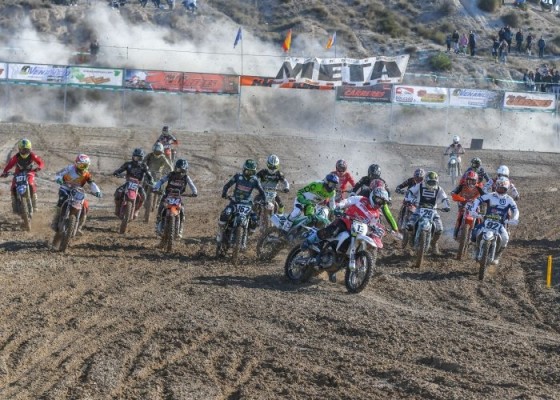 La Federación de Motociclismo de la Comunitat Valenciana denuncia que la española le excluye de su calendario