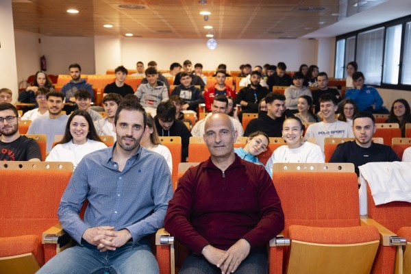 El CEU Castelló reflexiona sobre las oportunidades profesionales de los alumnos en el deporte 