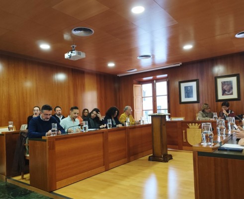 El Ayuntamiento de Xàbia reitera que faltan por subsanar dos deficiencias para poder abrir la piscina cubierta; el PSPV ve excusas 