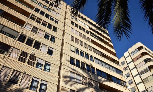 Elche revisará las condiciones de los inquilinos de sus treinta pisos sociales: se desconocen