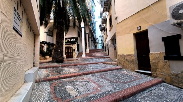 El PSOE de Benidorm propone restaurar el pavimento de la Costera del Barco 