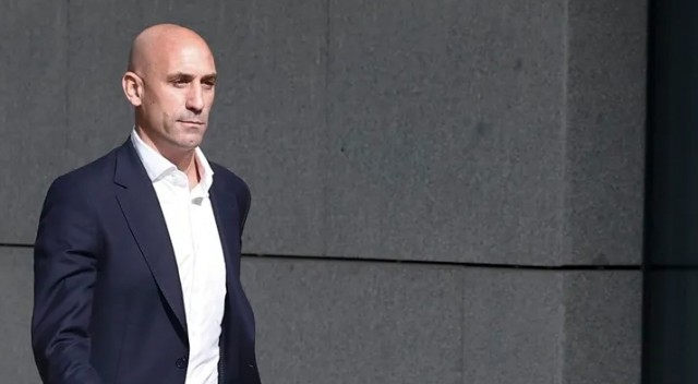 La Audiencia Nacional condena a Rubiales una multa por agresión sexual a Jenni Hermoso y le absuelve de las coacciones