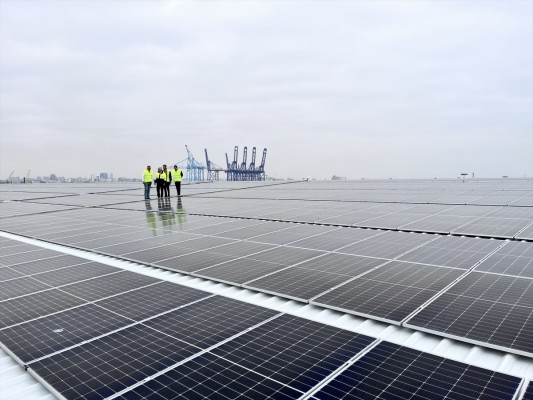 La instalación fotovoltaica y la planta solar de Valenciaport generan el 18% de la energía que consume el Puerto