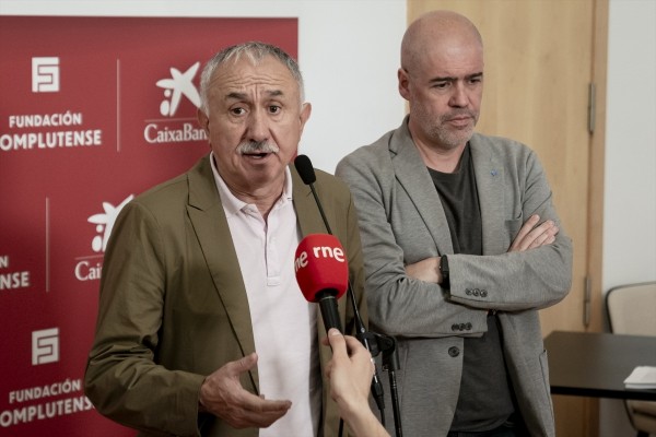 CCOO y UGT rechazan la propuesta del PSOE para que los funcionarios puedan trabajar hasta los 72 años