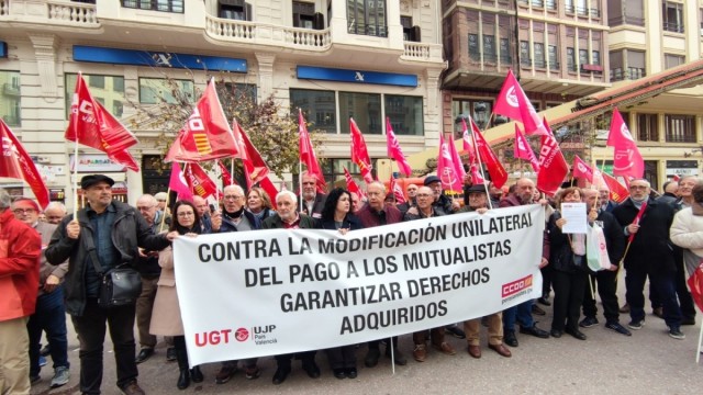 Pensionistas protestan en València contra su 