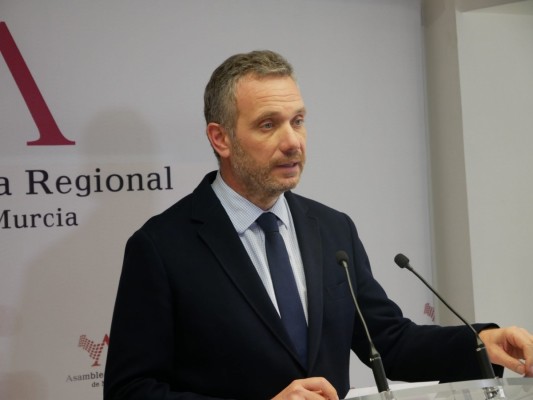 El PP se planta ante Vox y no apoyará la derogación de la ley LGTBI
