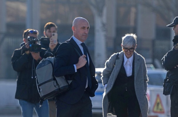 Rubiales anuncia que recurrirá la condena de 10.800 euros de multa por el beso no consentido a Hermoso