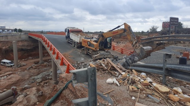 Valencia reabre 11 carreteras y mantiene cerradas otras 7 por los daños de la Dana