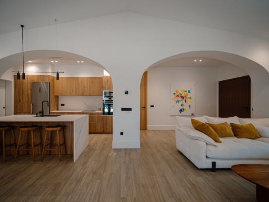 Así se ha transformado esta casa rústica en Jumilla para vivir en ella todo el año: grandes espacios, buen gusto y esencia 