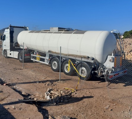 La Comunidad retira 500.000 litros de líquidos peligrosos de Zincsa