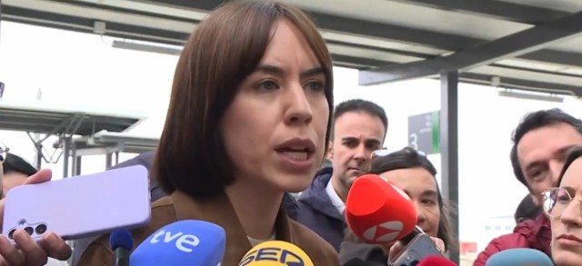 Morant afea a Feijóo que no acuda a la mascletà y le acusa de ser 