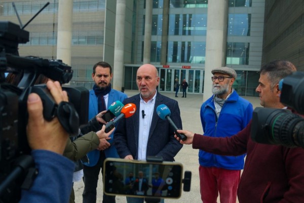 Izquierda Unida denuncia los mensajes de Vox contra los inmigrantes ante la Fiscalía