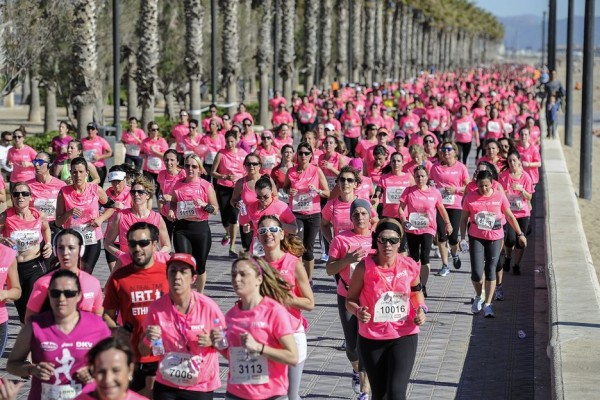 La carrera contra el cáncer de mama reunirá a 14.000 mujeres en Valencia