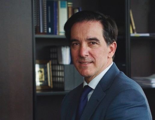 «Las familias españolas deberían ahorrar más en productos financieros»