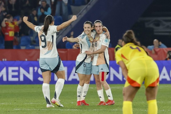 España remonta 'in extremis' en el Ciutat de València para llevarse el triunfo ante Bélgica (3-2)