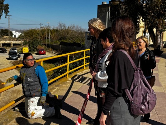 El Paseo de Las Palmeras de Torreagüera se embellece gracias  al trabajo de los alumnos del Programa Mixto de Empleo y Formación municipal