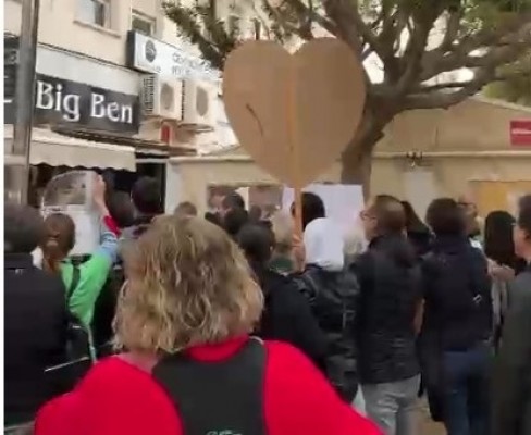 Plataforma de Afectados IES El Palmeral de Orihuela protesta por reubicación de alumnado de ESO y Bachillerato