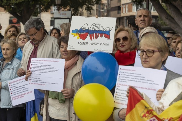 Más de un centenar de ucranianos se concentran en Murcia en apoyo a sus compatriotas