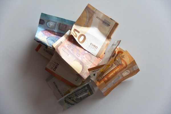 Los afectados por la Dana pueden canjear el efectivo dañado en cualquier oficina bancaria