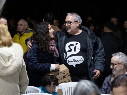 FOTOGALERÍA | Concentración en Alicante contra la consulta de la lengua base (fotos PEPE OLIVARES)