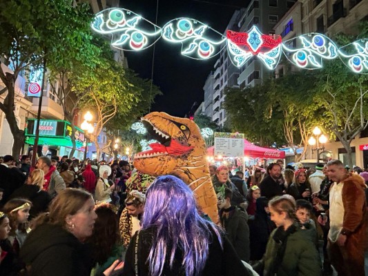 Alicante engalana la Rambla para el Carnaval adulto e infantil del sábado 1 de marzo
