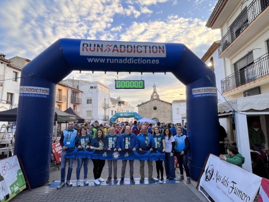 Las dos pruebas del VIII Trail Les Useres 'Pujada al Castellet' congregan a 450 corredores