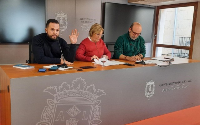 La izquierda alicantina exige a Barcala y Mazón valentía para defender la igualdad frente al negacionismo de la ultraderecha