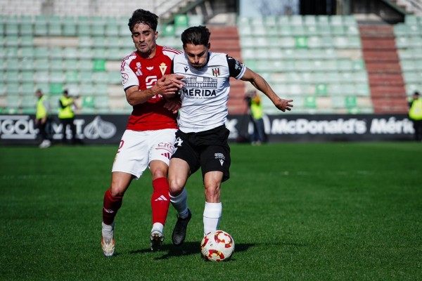 Líderes con un triunfo solvente: el Real Murcia asalta el Romano José Fouto