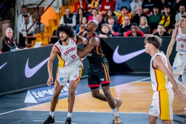 España reacciona con futuro en el último paso al Eurobasket (59-52)
