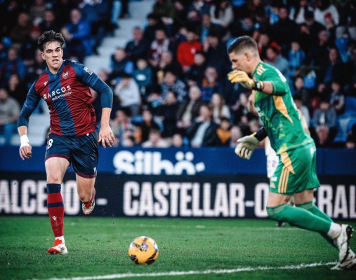 Carlos Álvarez reengancha de nuevo al Levante a los puestos de 'playoffs'
