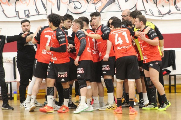 Balonmano Mislata gana en Murcia y escala al quinto lugar tras un gran febrero