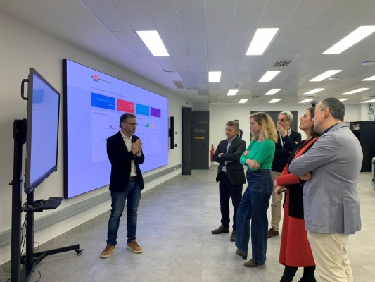 La directora general de Planificación visita la Red de Institutos Tecnológicos de la Comunitat
